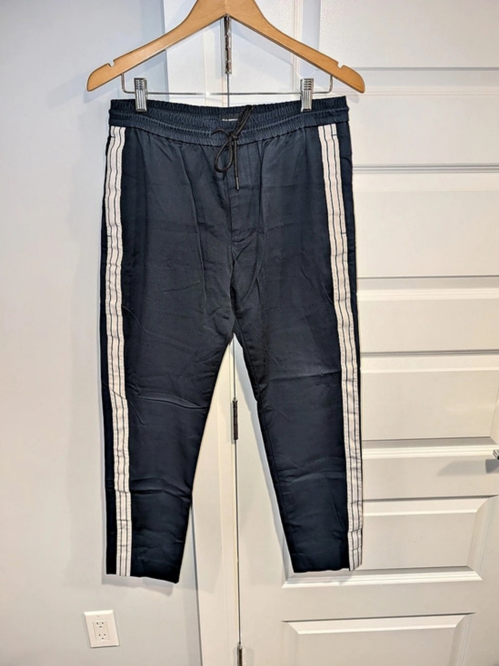 Club Monaco Striped Jogger Pants in Blue Size Medium